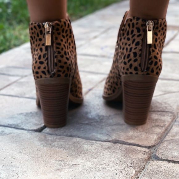 CHEETAH PRINT SIDE CUT BOOTIE - Picture 6 of 9